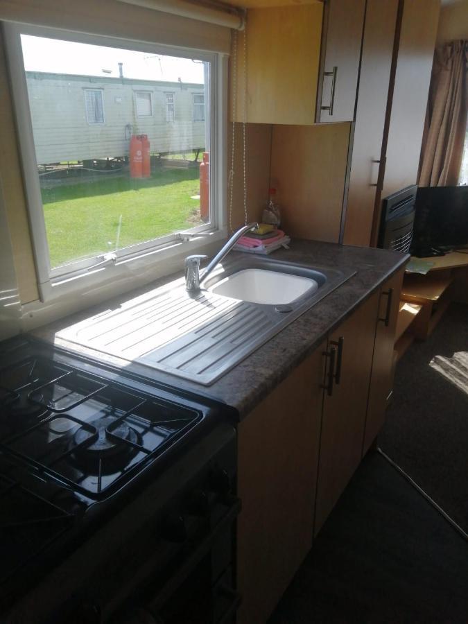 Adorable 2 Bedroom Caravan In Clacton-On-Sea Extérieur photo