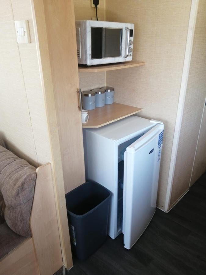Adorable 2 Bedroom Caravan In Clacton-On-Sea Extérieur photo
