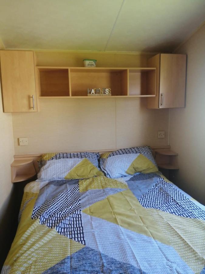 Adorable 2 Bedroom Caravan In Clacton-On-Sea Extérieur photo