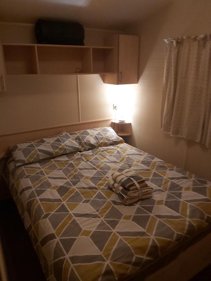 Adorable 2 Bedroom Caravan In Clacton-On-Sea Extérieur photo